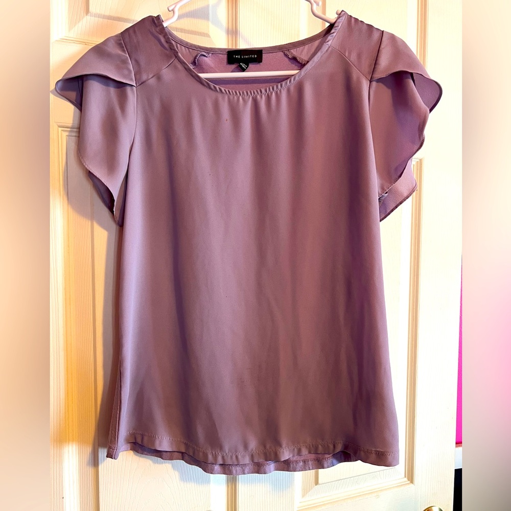 The limited lilac flutter sleeve silk top. S
